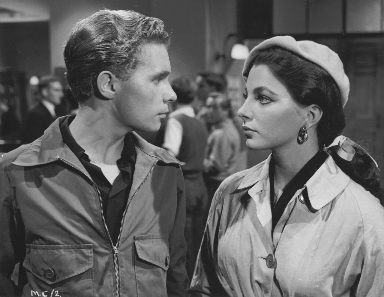 James Kenney در صحنه فیلم سینمایی The Slasher به همراه Joan Collins