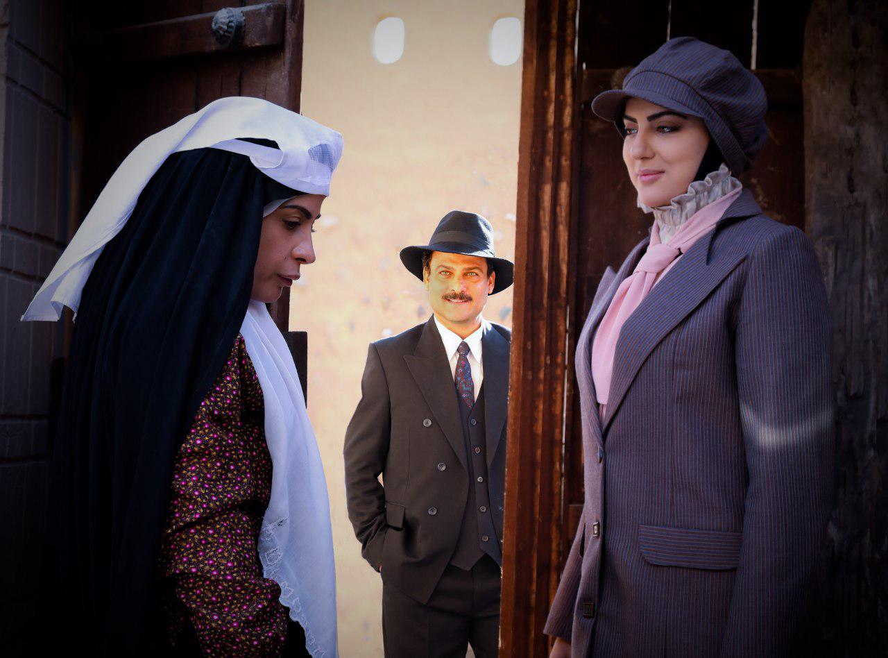 سیما تیرانداز در صحنه سریال تلویزیونی از یادها رفته به همراه صحرا اسداللهی و حسین یاری