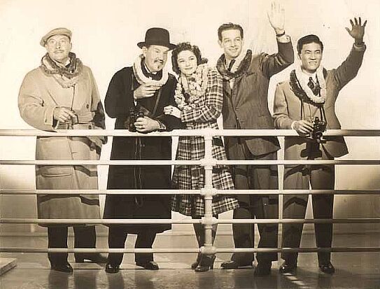 Marjorie Weaver در صحنه فیلم سینمایی Charlie Chan's Murder Cruise به همراه Lionel Atwill، Victor Sen Yung، Sidney Toler و Robert Lowery