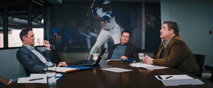 جان گودمن در صحنه فیلم سینمایی مشکلی با منحنی (منحنی دردسر) به همراه Matthew Lillard و رابرت پاتریک