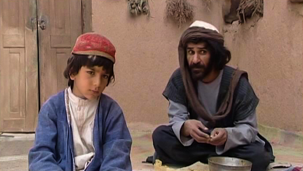 مهران رجبی در صحنه سریال تلویزیونی روزگار قریب به همراه حسین پناهی
