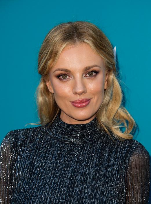  فیلم سینمایی تساوی به کارگردانی Drake Doremus