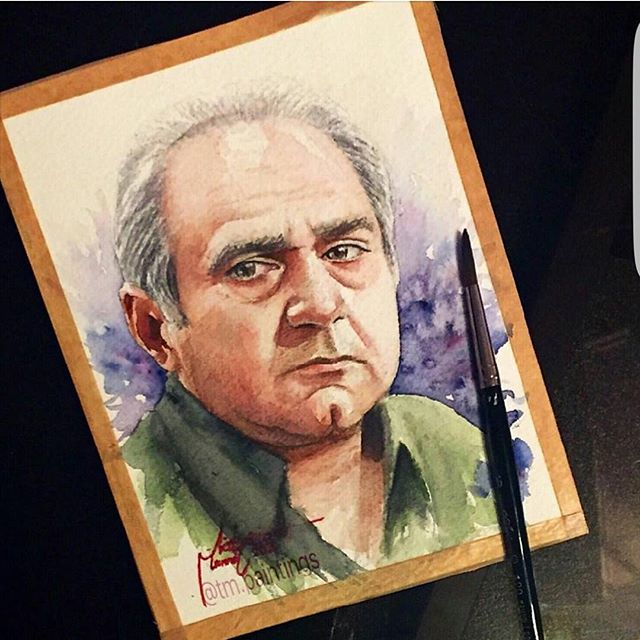 تصویری از پرویز پرستویی، بازیگر و تهیه کننده سینما و تلویزیون در حال بازیگری سر صحنه یکی از آثارش