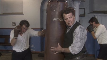 Stuart Brennan در صحنه فیلم سینمایی Risen به همراه جان نوبل