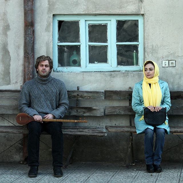 پژمان بازغی در صحنه فیلم سینمایی فصل نرگس به همراه یکتا ناصر