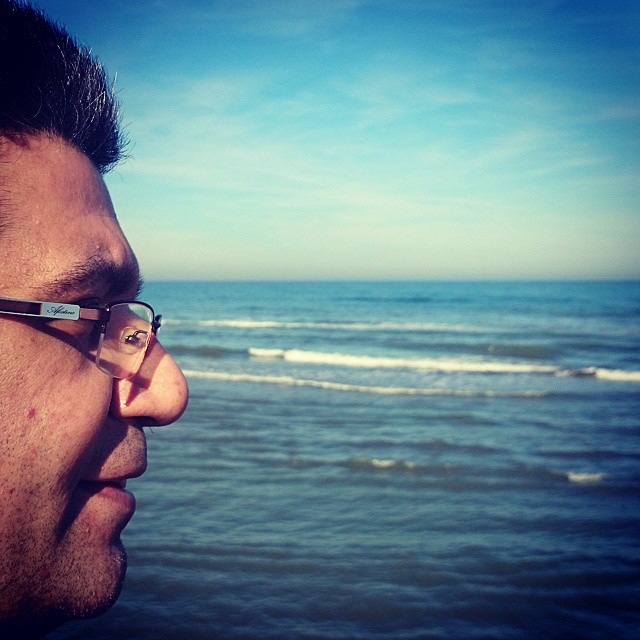 تصویری شخصی از رضا رشیدپور، بازیگر و مجری سینما و تلویزیون