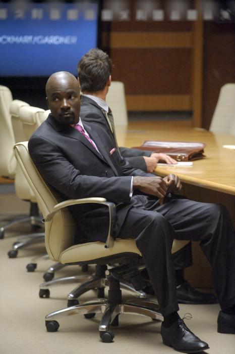 Mike Colter در صحنه سریال تلویزیونی همسر خوب