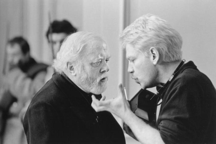 ریچارد اتنبرا در صحنه فیلم سینمایی Hamlet به همراه کنت برانا