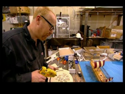 Adam Savage در صحنه سریال تلویزیونی افسانه زدایان