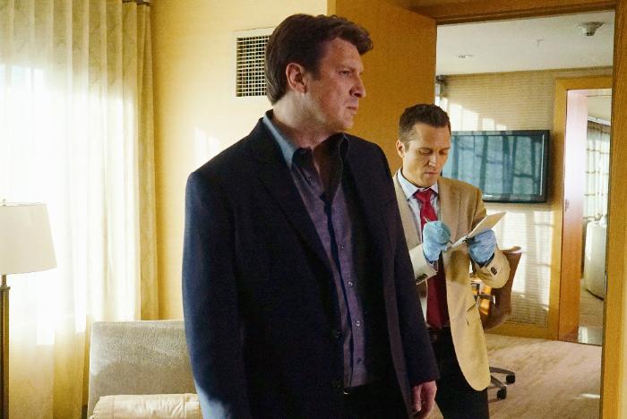 Seamus Dever در صحنه سریال تلویزیونی کستل به همراه Nathan Fillion