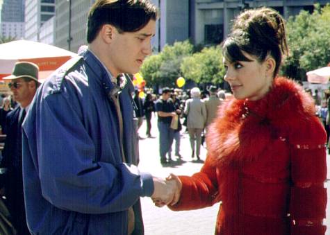 الیزابت هارلی در صحنه فیلم سینمایی مسحور به همراه Brendan Fraser