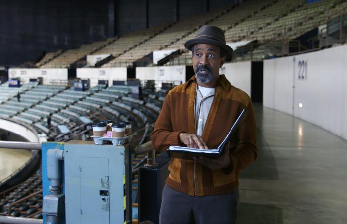 Tim Meadows در صحنه فیلم سینمایی هرگز توقف نکردن را متوقف نکن