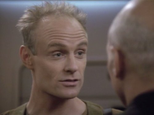 مت فروئر در صحنه سریال تلویزیونی پیشتازان فضا: نسل بعدی به همراه Patrick Stewart