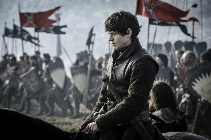 Iwan Rheon در صحنه سریال تلویزیونی بازی تاج و تخت