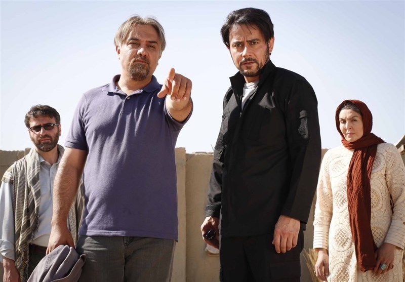 آزیتا ترکاشوند در صحنه فیلم سینمایی چهل مروارید به همراه برزو ارجمند و رحیم نوروزی