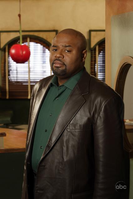 Chi McBride در صحنه سریال تلویزیونی Pushing Daisies