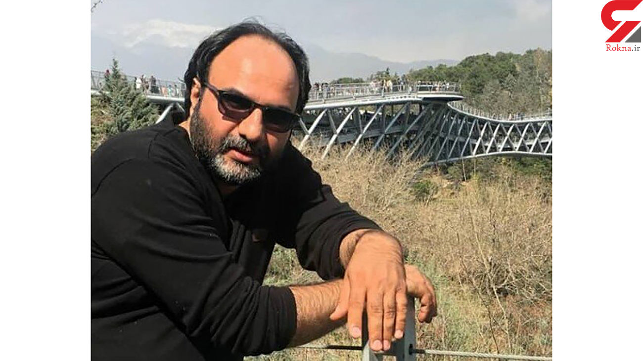 تصویری از محمود فتح نیا، نویسنده و کارگردان سینما و تلویزیون در حال بازیگری سر صحنه یکی از آثارش