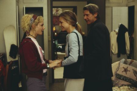 Katharine Towne در صحنه فیلم سینمایی راز نهفته در اعماق به همراه هریسون فورد و میشل فایفر