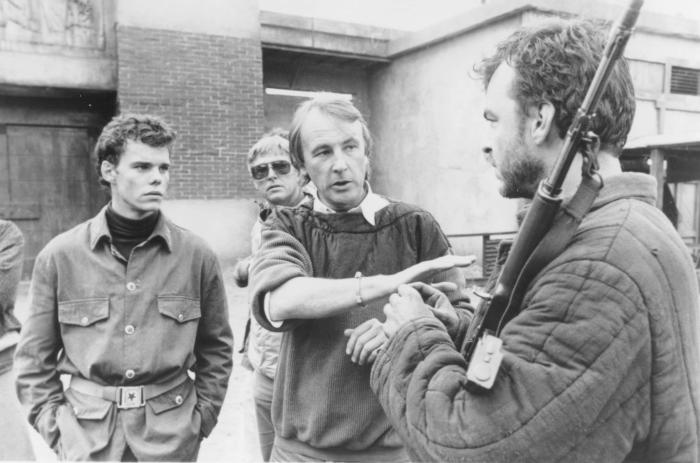 Edward Albert در صحنه فیلم سینمایی The Rescue به همراه کوین دیلون و Ferdinand Fairfax
