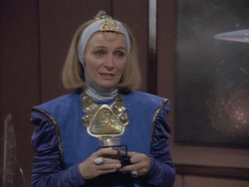 جوانا مایلز در صحنه سریال تلویزیونی پیشتازان فضا: نسل بعدی