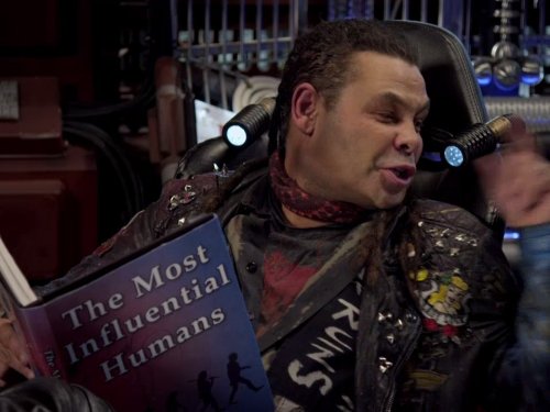 Craig Charles در صحنه سریال تلویزیونی Red Dwarf