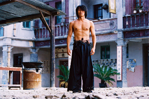 Stephen Chow در صحنه فیلم سینمایی کونگ فو