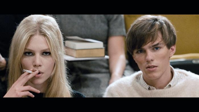 Aline Weber در صحنه فیلم سینمایی یک مرد مجرد به همراه نیکولاس هولت