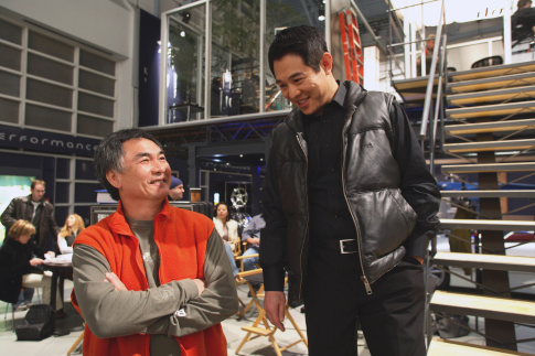 Corey Yuen در صحنه فیلم سینمایی جنگ به همراه جت لی