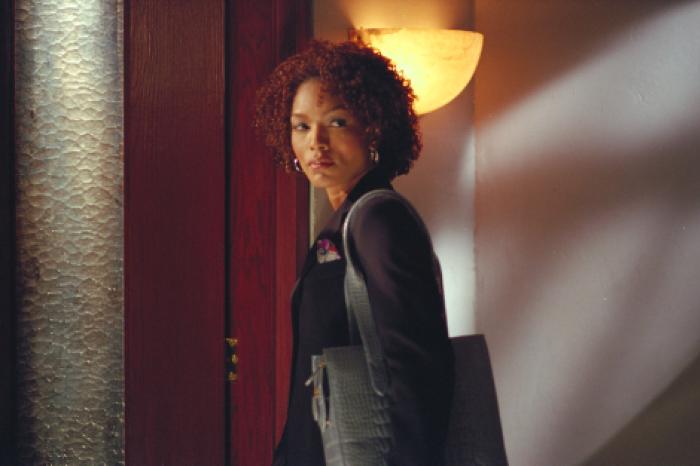 Angela Bassett در صحنه فیلم سینمایی امتیاز