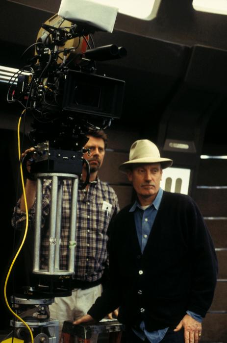 Stuart Baird در صحنه فیلم سینمایی پیشتازان فضا: نمسیس