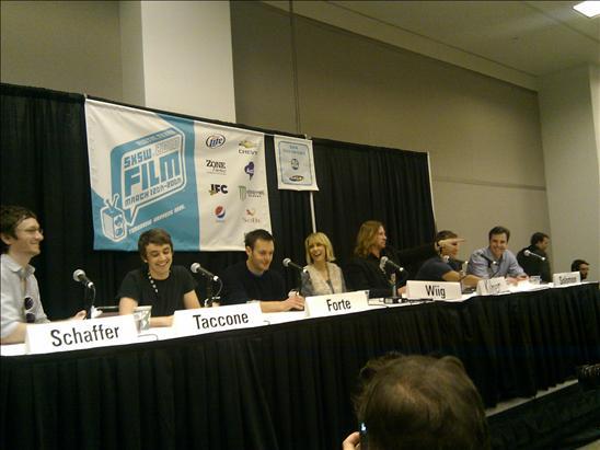 Akiva Schaffer در صحنه فیلم سینمایی مک گرابر به همراه کریستین ویگ، John Solomon، Jorma Taccone، وال کیلمر، ویل فورت و Ryan Phillippe