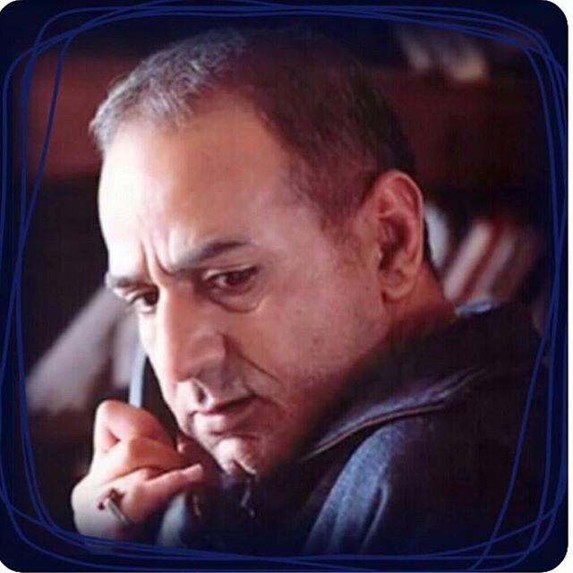 تصویری از پرویز پرستویی، بازیگر و تهیه کننده سینما و تلویزیون در حال بازیگری سر صحنه یکی از آثارش