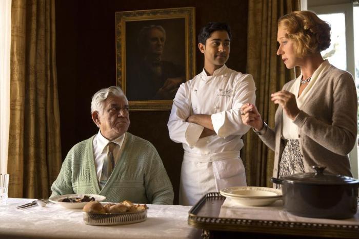 Om Puri در صحنه فیلم سینمایی سفر صد پایی به همراه هلن میرن و Manish Dayal