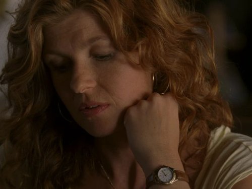 Connie Britton در صحنه سریال تلویزیونی 24