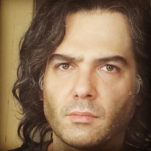 تصویری شخصی از کوروش تهامی، بازیگر سینما و تلویزیون