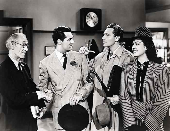 Earl Dwire در صحنه فیلم سینمایی دستیار همه کاره او (دختر تمام وقت) به همراه Rosalind Russell، رالف بلامی و کری گرانت