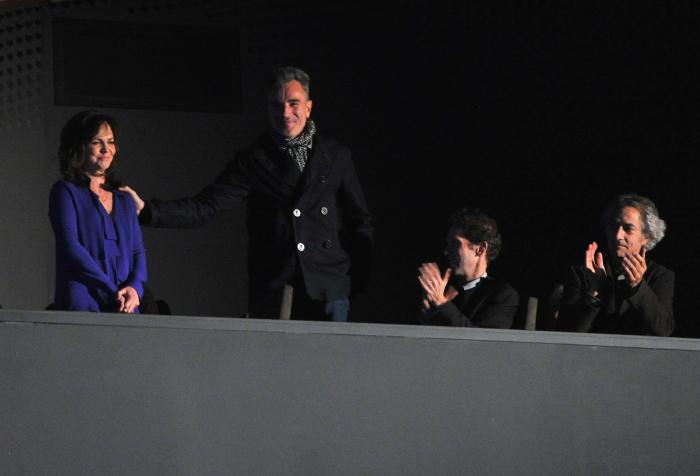 دانیل دی-لوئیس در صحنه فیلم سینمایی لینکلن به همراه سالی فیلد