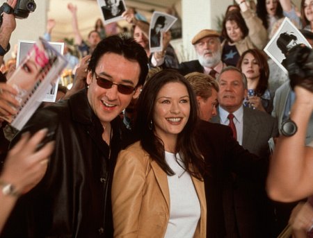 جان کیوسک در صحنه فیلم سینمایی America's Sweethearts به همراه Catherine Zeta-Jones