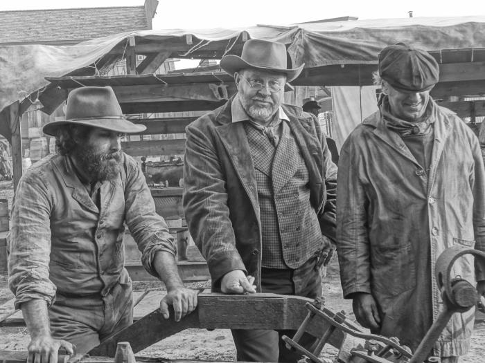 جان لسی در صحنه سریال تلویزیونی جهنم متحرک