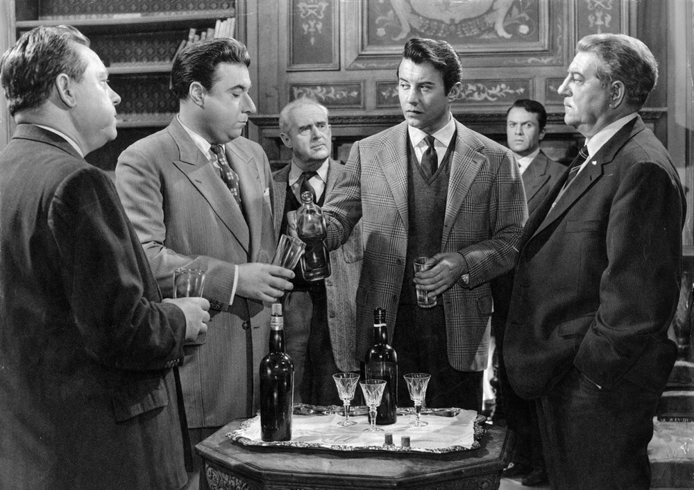  فیلم سینمایی Maigret and the St. Fiacre Case با حضور Jean Gabin، Paul Frankeur، Michel Auclair، Jacques Morel و Robert Hirsch