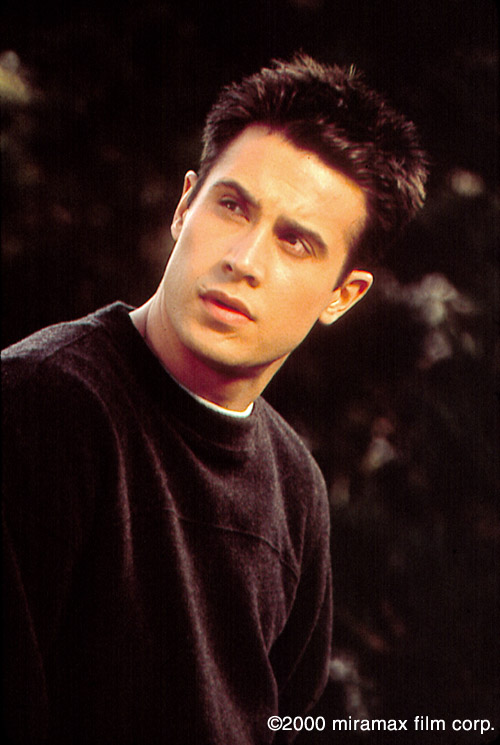 Freddie Prinze Jr. در صحنه فیلم سینمایی Boys and Girls