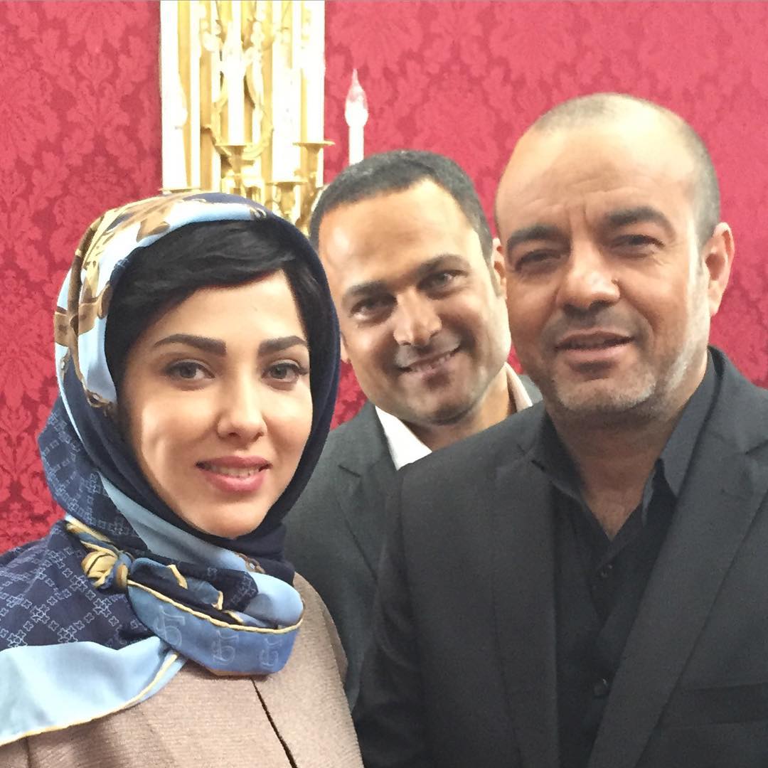 لیلا اوتادی در پشت صحنه سریال شبکه نمایش خانگی عالیجناب به همراه سعید آقاخانی و حسین یاری