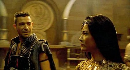 Steven Brand در صحنه فیلم سینمایی پادشاه عقرب به همراه Kelly Hu