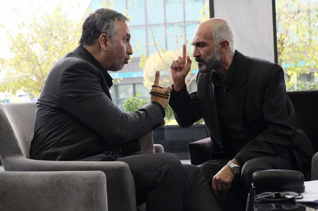 حمید فرخ‌نژاد در صحنه فیلم سینمایی لاتاری به همراه هادی حجازی‌فر