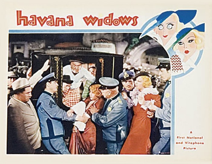 Glenda Farrell در صحنه فیلم سینمایی Havana Widows به همراه جون بلوندل، Frank McHugh و Guy Kibbee