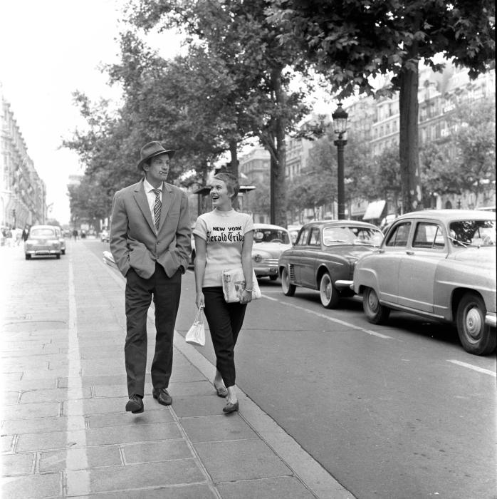 Jean Seberg در صحنه فیلم سینمایی از نفس افتاده به همراه Jean-Paul Belmondo