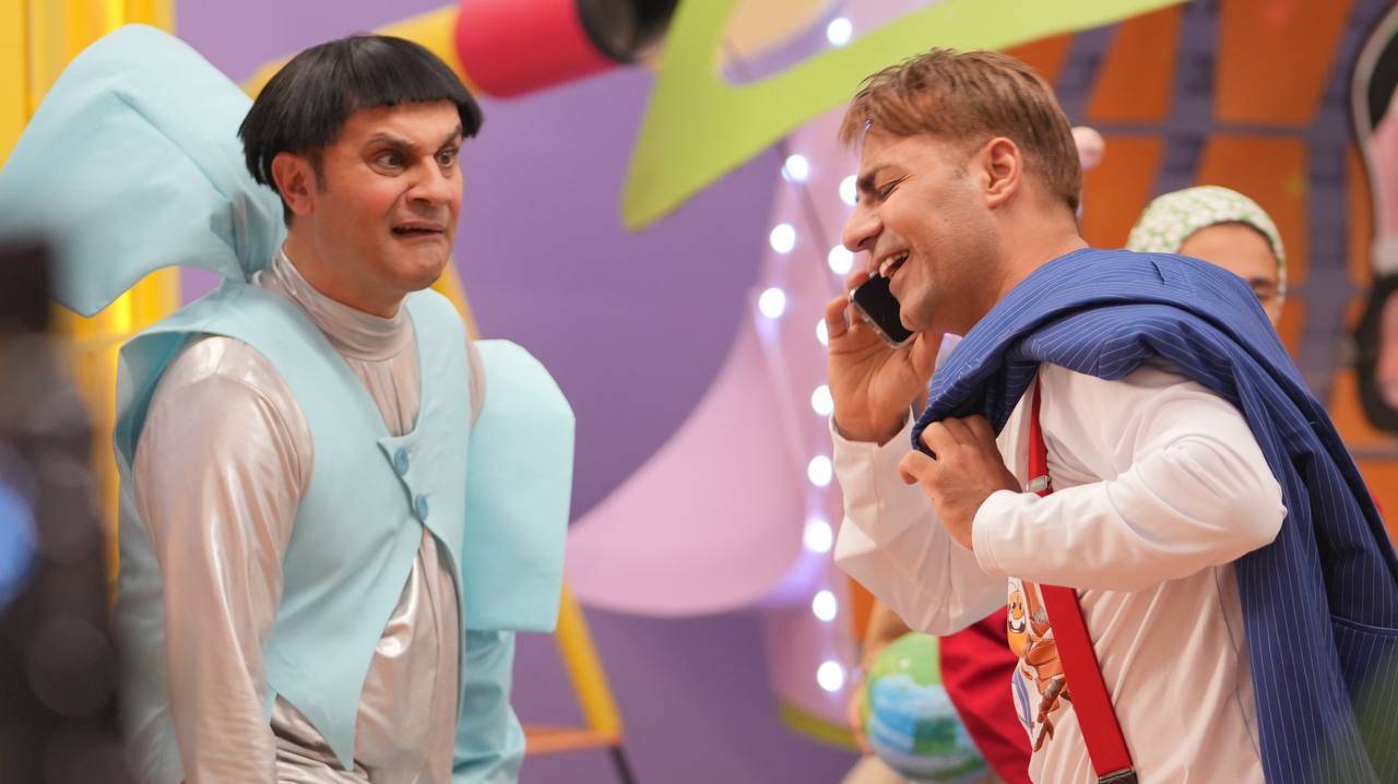  برنامه تلویزیونی دوقلوها در شهر پنج ستاره به کارگردانی جمشید بیات ترک