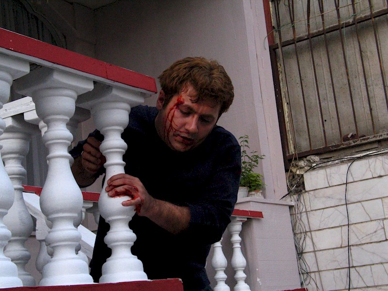 شهرام عبدلی در صحنه سریال تلویزیونی آدمخوار