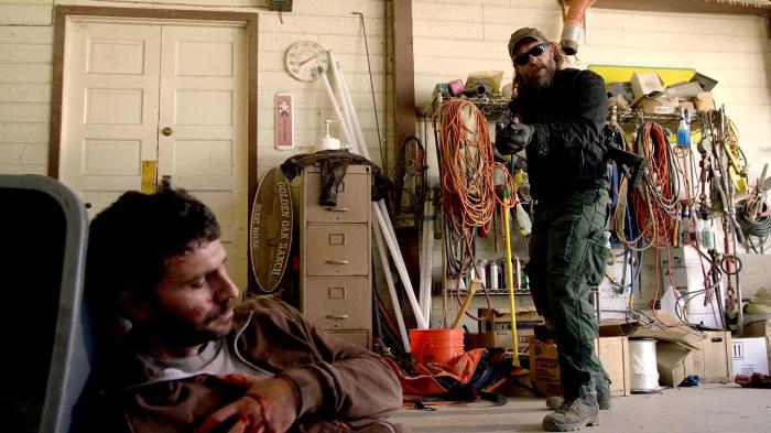 John Pyper-Ferguson در صحنه سریال تلویزیونی آخرین کشتی