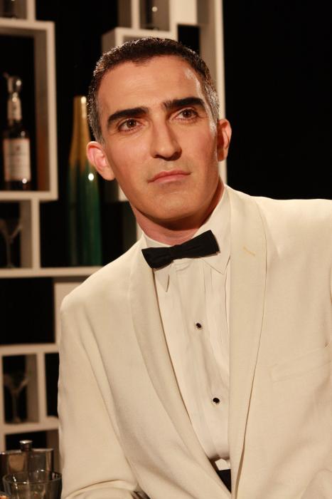 Patrick Fischler در صحنه سریال تلویزیونی مردان مد